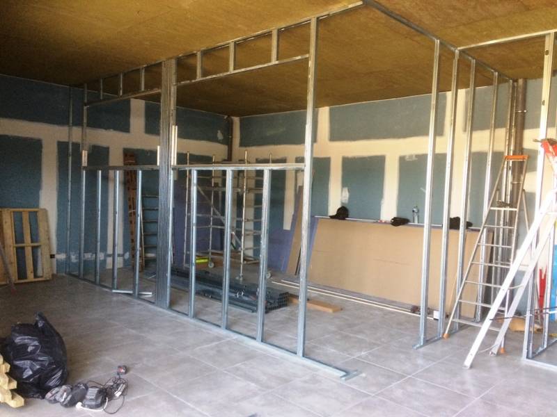 Rénovation et pose de cloison local professionnel à Marseille