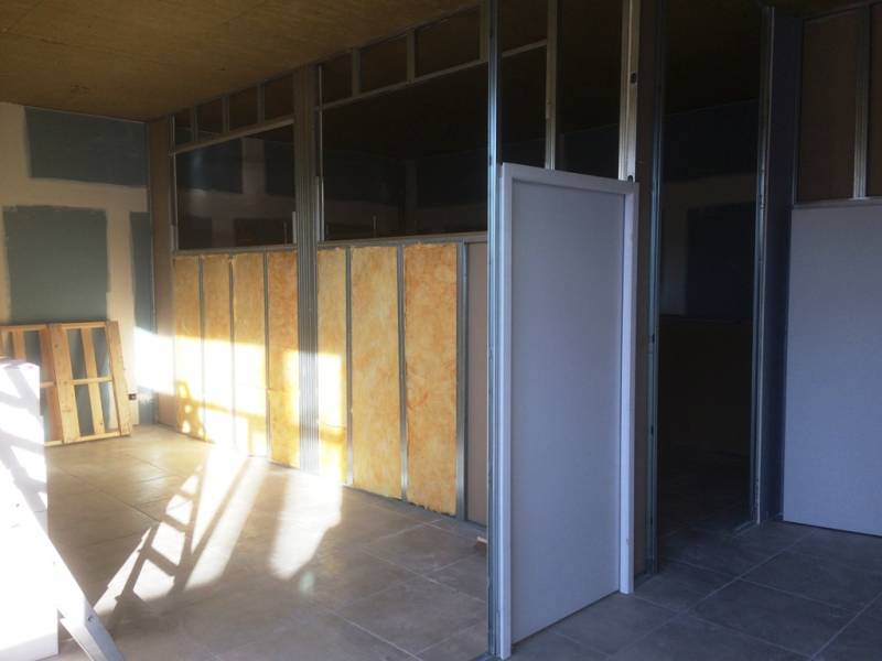 Rénovation et pose de cloison local professionnel à Marseille