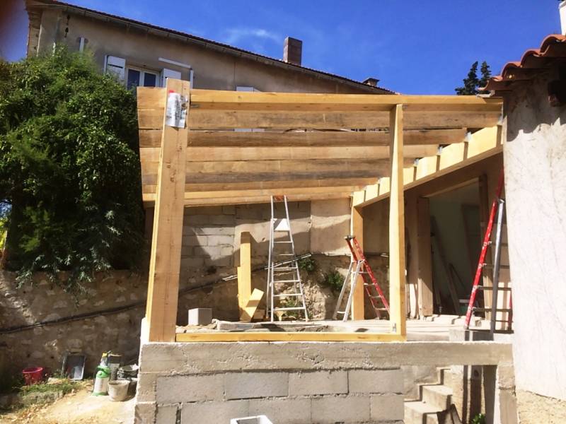 Les fondations déterminées l'ossature de l'extension débute
